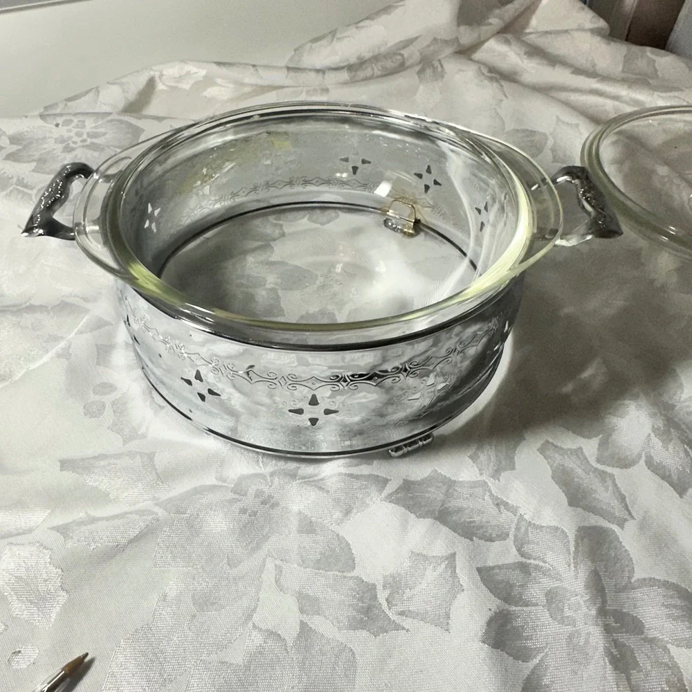 Vintage Pyrex Casserole Dish 1.5qt Glass Silver Filigree Carrier Tape Residue